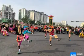 气势如虹 舞姿豪迈！英歌舞巡游活动在海口海甸岛举行图片