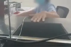 男子临下班点到银行办业务被指不讲理，银行回应：系员工个人行为，相关部门正在处理此事图片