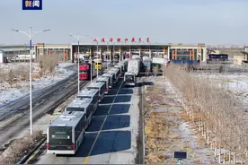 内蒙古二连浩特公路口岸4月1日起实施24小时货运通关图片