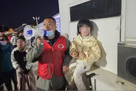 望岳正能量丨3岁萌娃与家人走散，泰安公交志愿者助团圆图片