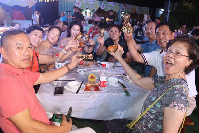 “沿着沪宁去旅行”！“寻味泰州”水城蟹乡美食旅游季沪上启动
