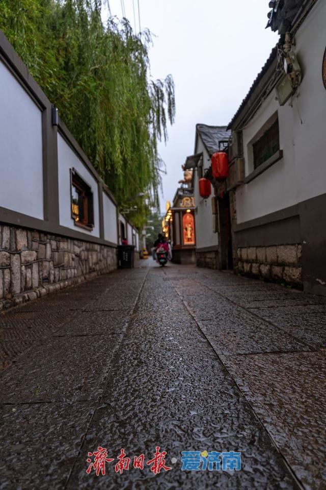 济南西更道街：雨后尽显老街韵味