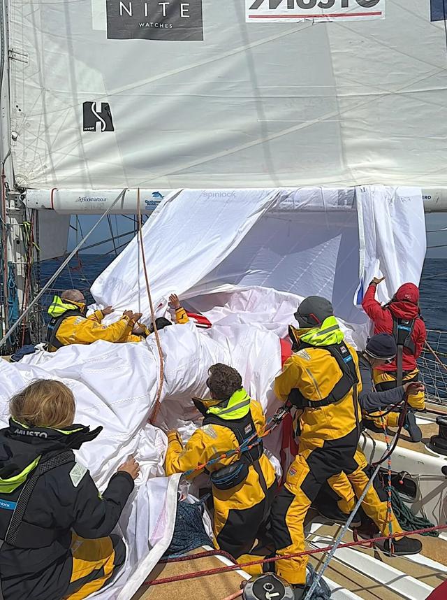 30岁未婚，我选择辞职去环球航海