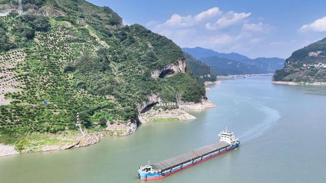 秭归“小狗山”打卡地翻新 游客村民“双赢”