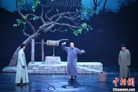 话剧《断金》江西南昌上演 张国立王刚张铁林倾情演绎图片