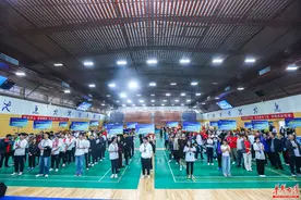 澧水河畔迎羽球盛会！湖南公务系统干部职工羽毛球赛在常德津市举行图片
