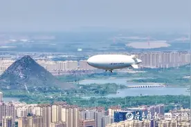 “云端漫步”不是梦！AS700载人飞艇在济南首飞 有啥看点？图片