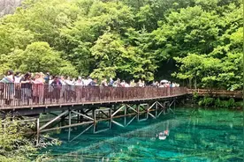 创历史同期新纪录！九寨沟景区2024年旅游接待破200万人次图片