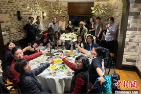 （新春见闻）上海流行一家几代人乡村过大年图片