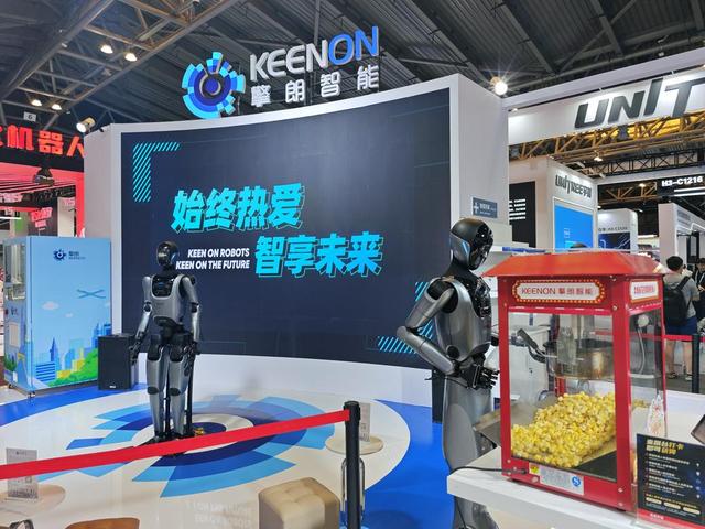 从智能眼镜到具身智能  AI全面走向端侧|WAIC观察
