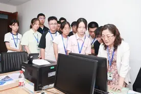 模拟投档有何作用？考生代表亲历2025高招录取现场，明日可查录取结果图片