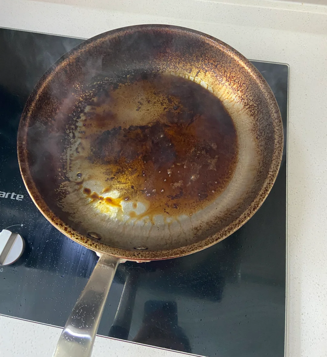 家里的铁锅一洗就生锈了，还能继续用吗？
