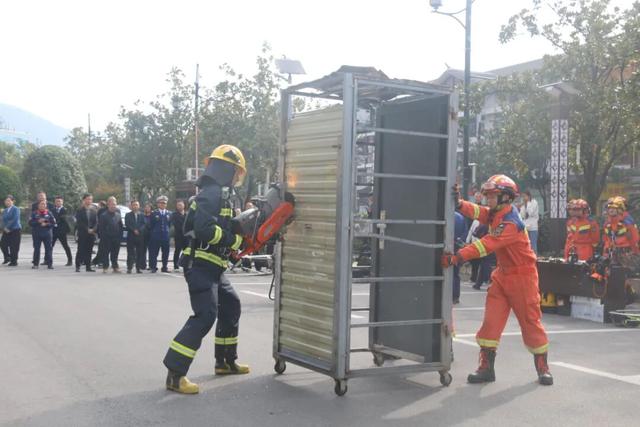 直播预告 | 武陵仙境·火患无踪！25日18时，“火焰蓝” 带你漫游武陵源千古情景区，解锁景区消防全攻略