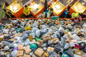 八大快递企业中报半数盈利下滑，顺丰、极兔单票收入降幅最大图片