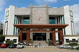 4岁女童被拐15年案宣判，被告人获刑四年十个月赔偿45万，家属：或将就民事部分提出上诉图片