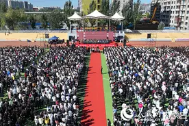 内蒙古鸿德文理学院2024级新生开学典礼暨2023—2024学年表彰大会举行图片