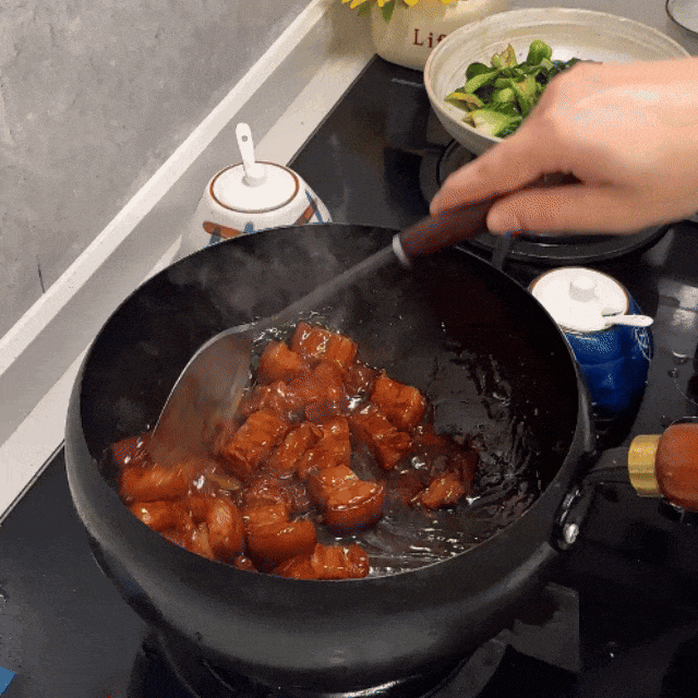 家里的铁锅一洗就生锈了，还能继续用吗？