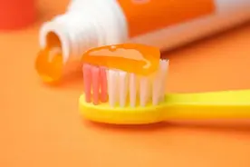 【健康教育】挑选儿童牙刷有门道！不同年龄，这样选→图片