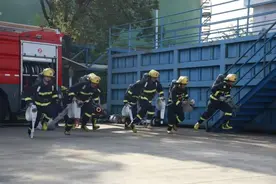 以练为战，水上消防组织开展多种形式消防队伍练兵比武图片