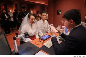 文汇视觉︱甜蜜开启新生活，上海增加3个区办理涉外婚姻登记图片