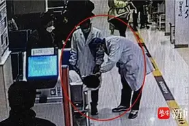 男孩抽血后晕倒，医生纵身一跃翻窗口施救图片