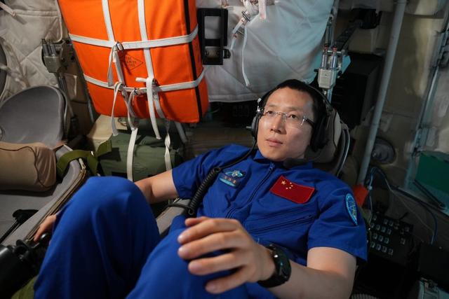 神二十一乘组航天员张洪章：带着自己实验飞天的载荷专家