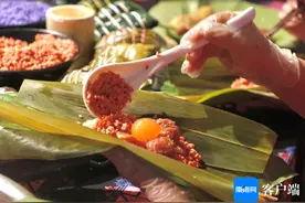 五指山苗家船形五色粽：传统与创新并存的美食图片