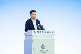 华为常务董事余承东：新能源汽车的下半场是智能化丨新质动力·创绿未来③图片