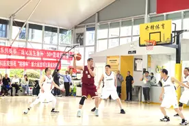 开封：银发“灌篮高手”显身手图片