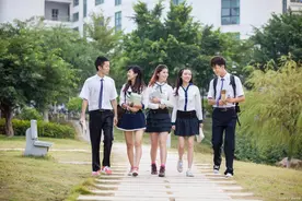 大学新生“女多男少”，该怎么看图片
