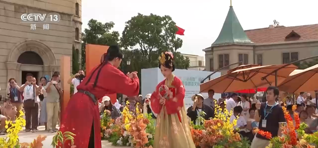 七夕仪式感满满！各地迎来结婚登记小高峰 特色登记点成为浪漫打卡地