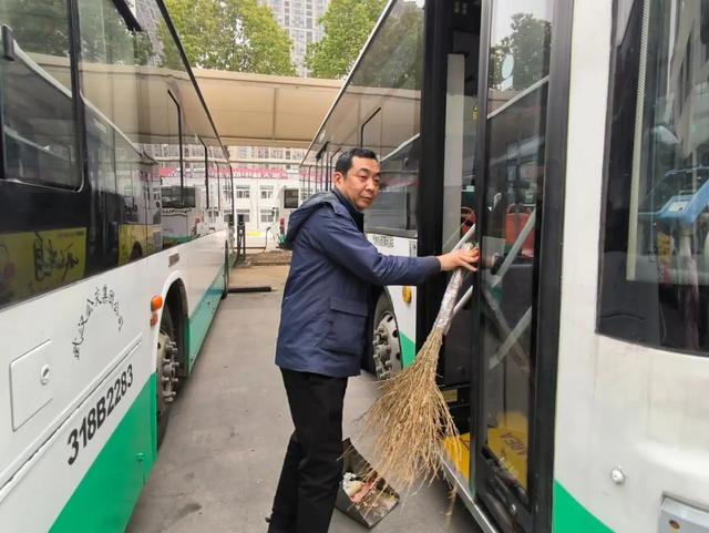 武汉男子坚持16年不熬夜不喝酒，原因让人没想到……