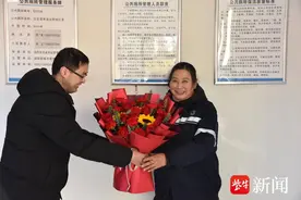 好家风的传承：保洁员妈妈多年归还失主30余万元财物，“熊猫血”子女多次无偿献血救助陌生人图片