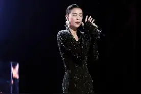 直播、全开麦、不修音，挑战歌手还是《歌手》？图片