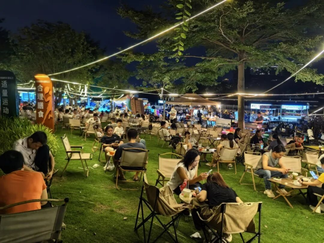 江风配美食，塔下寻烟火！万江这些夜市“火”出圈｜国庆进莞来