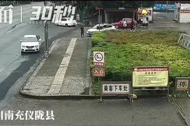30秒丨被罚！5座车装了7人，其中一人藏后备箱图片