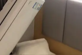 男子入住南京一酒店时空调掉落，幸无人员受伤，酒店：已处理好图片