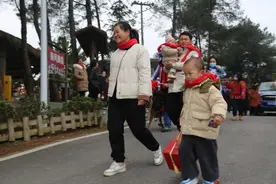传递民俗文化  大年初二“回娘家”乡村年味乡情浓图片