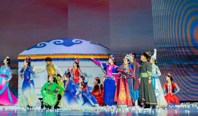 中国马镇营业时间+演出时间全新调整｜这份秋日游玩指南请收好～