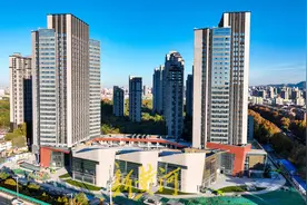 盘活停工多年双子塔，济南西部这座高层建筑穿上“外衣”图片