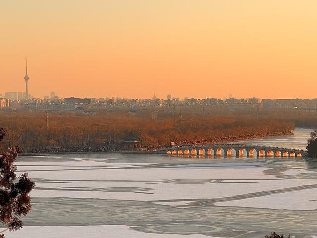 北京今天的“金光穿洞”，美得无可挑剔