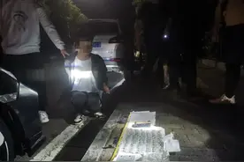 “警官，我实在是游不动了，你们抓了我吧”图片
