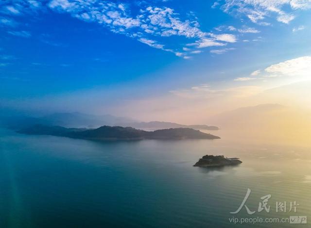 湖南郴州：东江湖山清水碧生态美