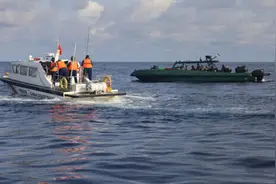 中国海警对菲船艇登临检查现场执法图片公布图片