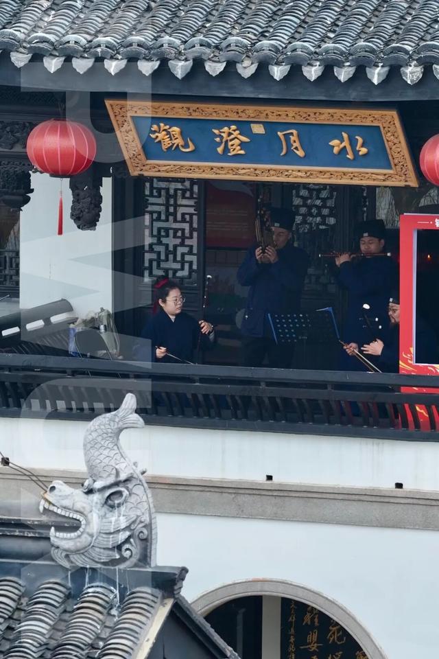 爆满！今天无锡这里排起长队