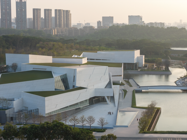 新地标！漂在水上的「白色山丘」，羡慕龙华人！