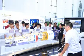 泰国师生走进中铁工业 感受“一带一路”建设脉动图片