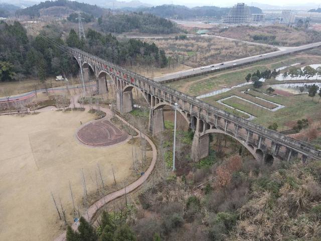 跨越近半个世纪的劲松渡槽 何以成为网红打卡地？｜四普新发现