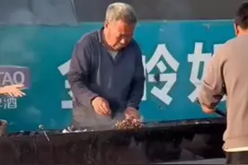 淄博烧烤重新定义商战，两家老板互送客人，“去别家吃，我家坐不下~”图片