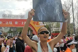 他举着X光片冲过终点！上马跑者顾一帆的“第二次生命”图片